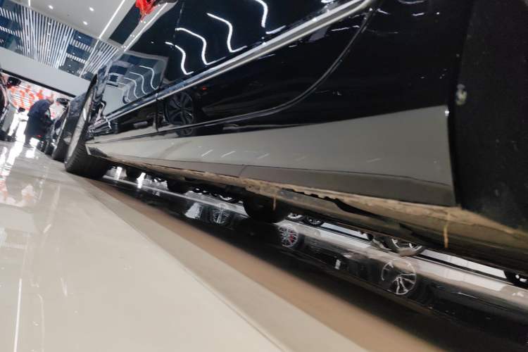 Used Cadillac CT6 2022 28T Luxury Edition Left Side Sill
