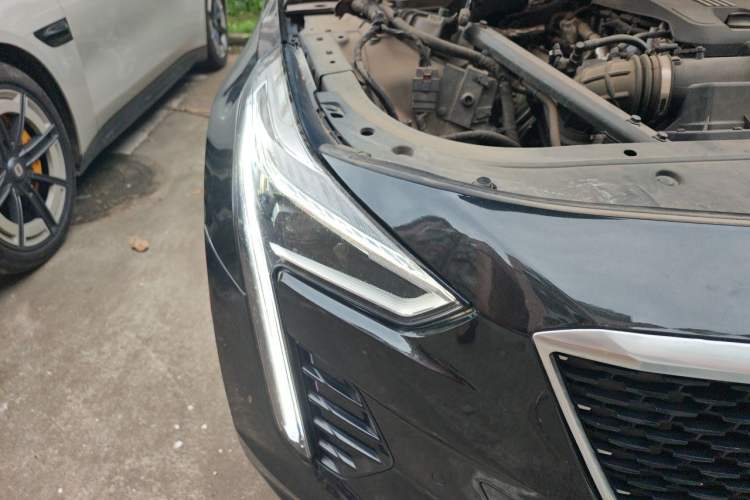 Used Cadillac CT6 2022 28T Luxury Edition Right Front Headlight