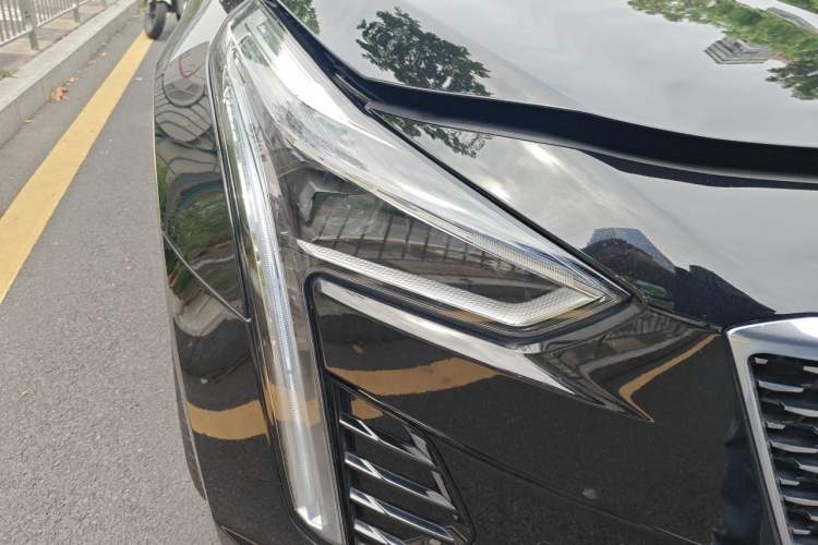 Used Cadillac CT6 2022 28T Luxury Edition Right Front Headlight