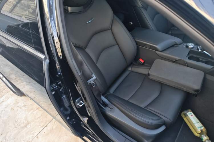 Used Cadillac CT6 2022 28T Fashion Edition Right Front Seat
