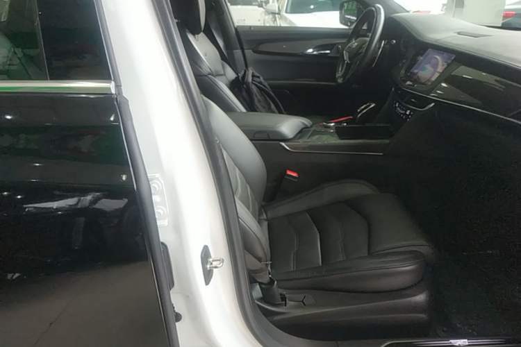 Used Cadillac CT6 2022 28T Platinum Edition Right Front Seat