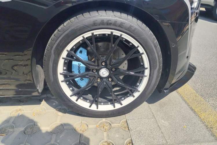 Used Cadillac CT6 2022 28T Prestige Edition Right Front Wheel Hub