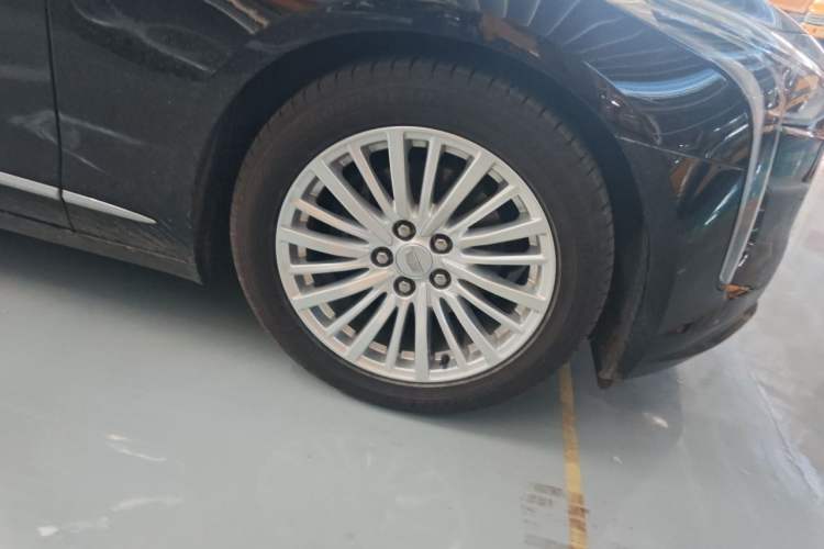 Used Cadillac CT6 2022 28T Luxury Edition Right Front Wheel Hub