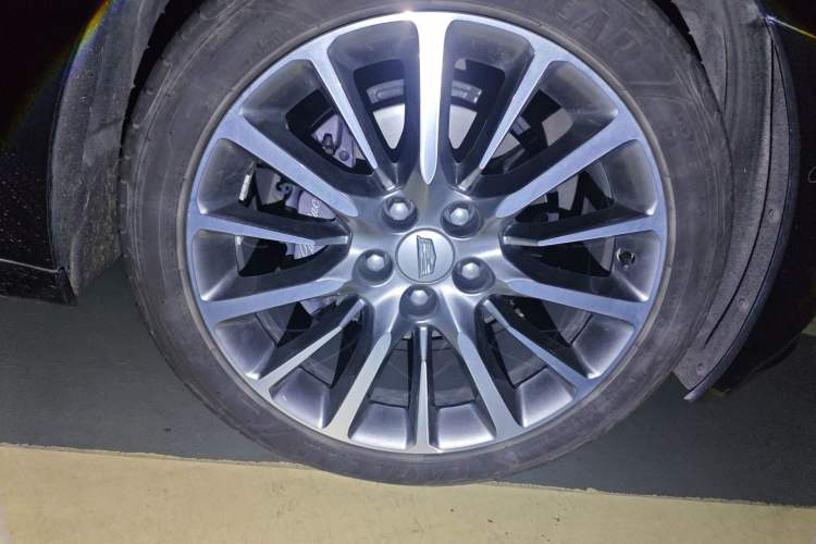 Used Cadillac CT6 2022 28T Prestige Edition Right Front Wheel Hub