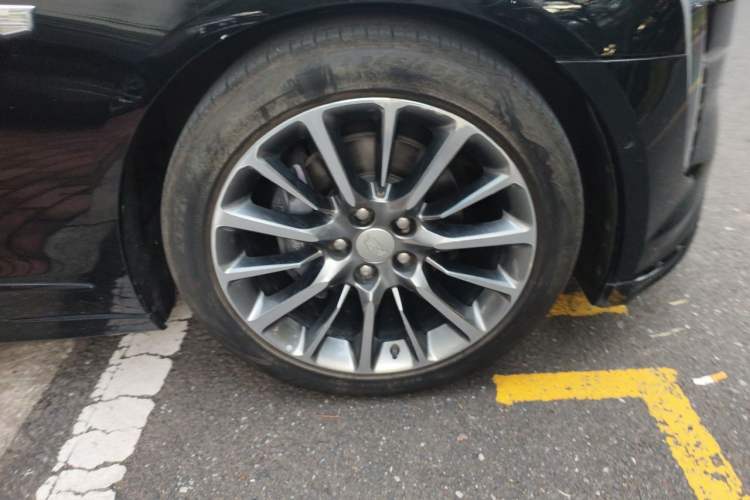 Used Cadillac CT6 2022 28T Prestige Edition Right Front Wheel Hub