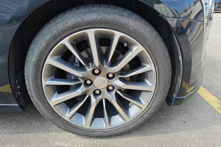 Used Cadillac CT6 2022 28T Prestige Edition Right Front Wheel Hub