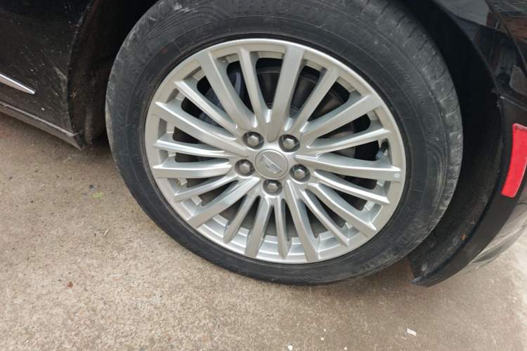 Used Cadillac CT6 2022 28T Luxury Edition Right Front Wheel Hub