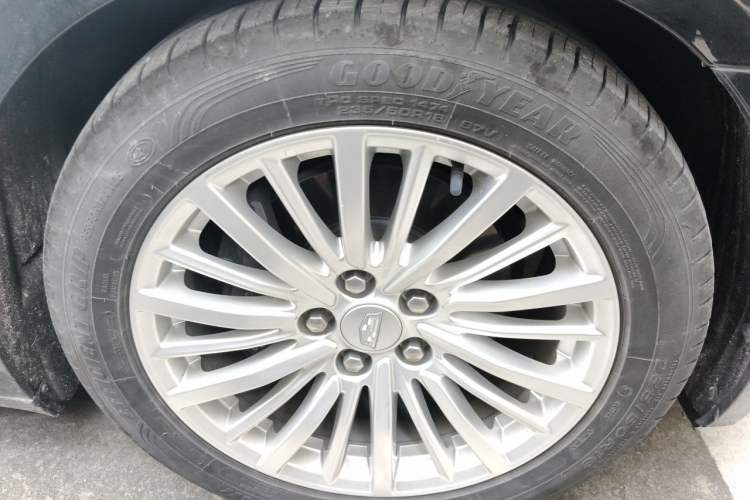 Used Cadillac CT6 2022 28T Luxury Edition Right Front Wheel Hub