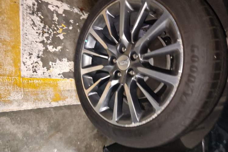 Used Cadillac CT6 2022 28T Prestige Edition Right Front Wheel Hub