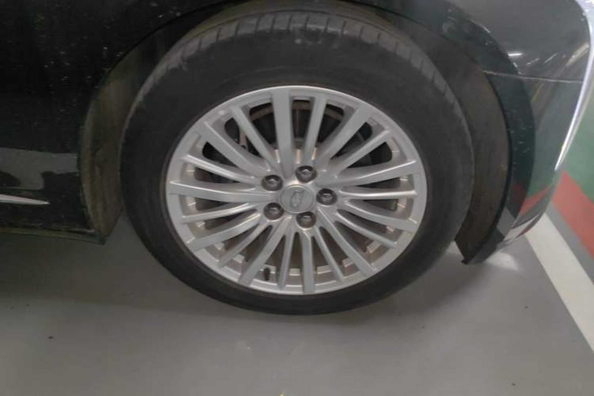 Used Cadillac CT6 2022 28T Luxury Edition Right Front Wheel Hub