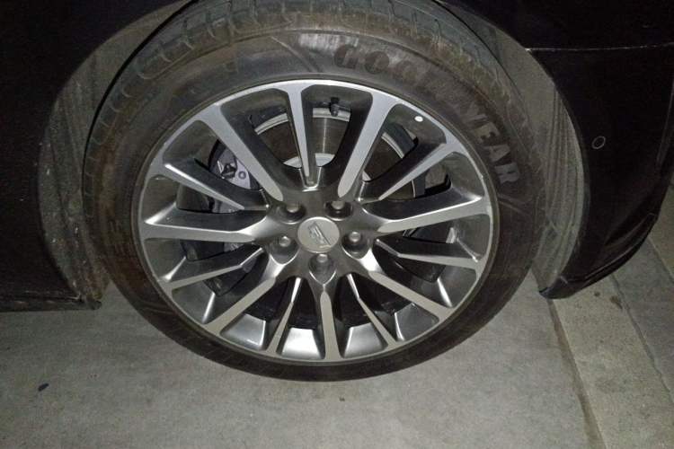 Used Cadillac CT6 2022 28T Prestige Edition Right Front Wheel Hub