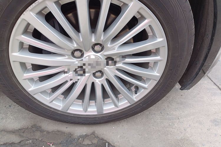Used Cadillac CT6 2022 28T Luxury Edition Right Front Wheel Hub