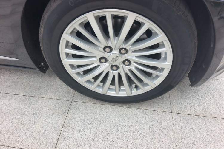 Used Cadillac CT6 2022 28T Luxury Edition Right Front Wheel Hub