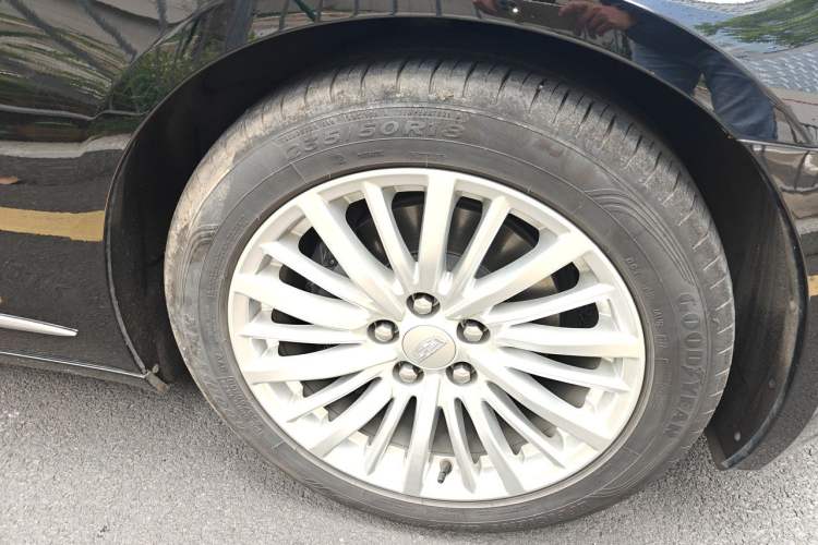 Used Cadillac CT6 2022 28T Luxury Edition Right Front Wheel Hub