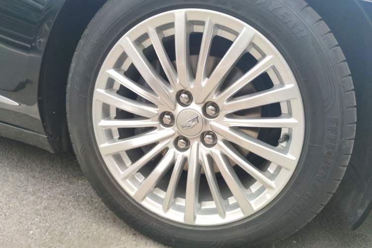 Used Cadillac CT6 2022 28T Luxury Edition Right Front Wheel Hub