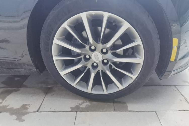Used Cadillac CT6 2022 28T Prestige Edition Right Front Wheel Hub
