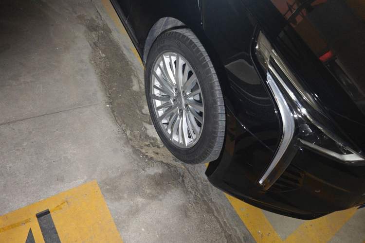 Used Cadillac CT6 2022 28T Luxury Edition Right Front Wheel Hub
