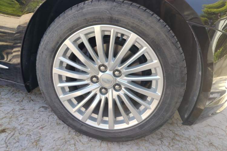 Used Cadillac CT6 2022 28T Luxury Edition Right Front Wheel Hub