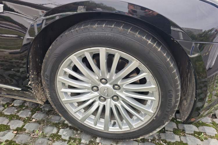 Used Cadillac CT6 2022 28T Luxury Edition Right Front Wheel Hub