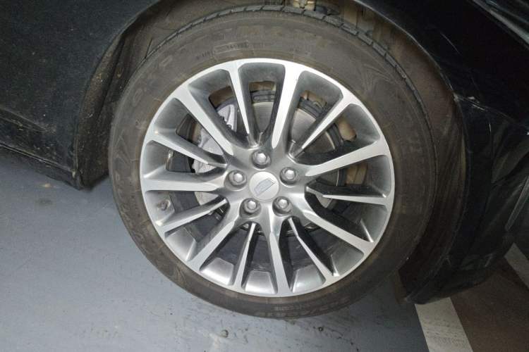 Used Cadillac CT6 2022 28T Fashion Edition Right Front Wheel Hub