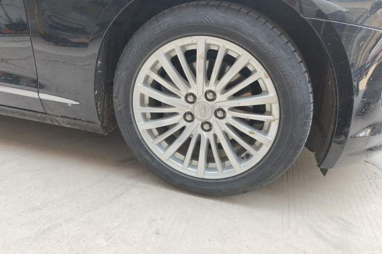 Used Cadillac CT6 2022 28T Luxury Edition Right Front Wheel Hub