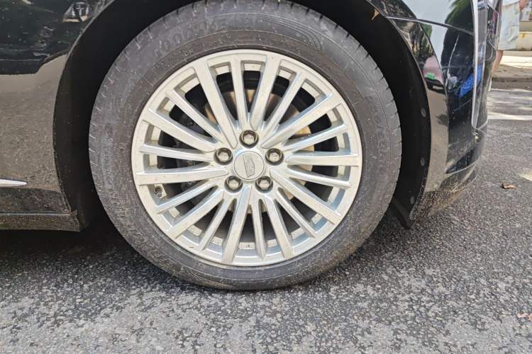 Used Cadillac CT6 2022 28T Luxury Edition Right Front Wheel Hub