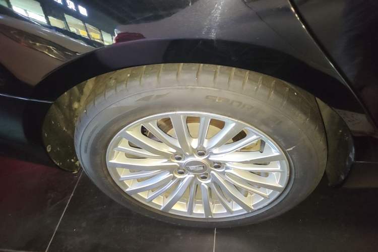 Used Cadillac CT6 2022 28T Luxury Edition Right Rear Wheel Hub