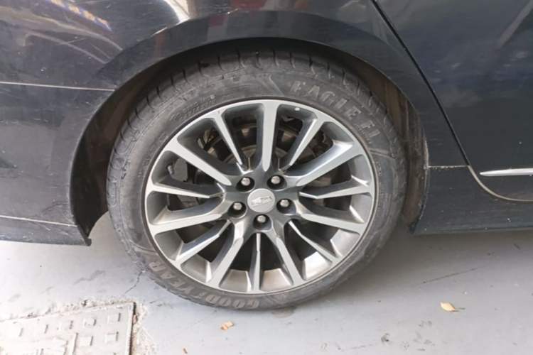 Used Cadillac CT6 2022 28T Platinum Edition Right Rear Wheel Hub