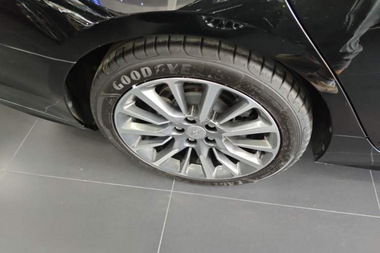 Used Cadillac CT6 2022 28T Prestige Edition Right Rear Wheel Hub