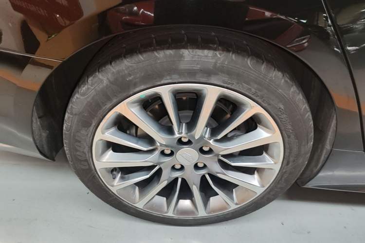 Used Cadillac CT6 2022 28T Prestige Edition Right Rear Wheel Hub