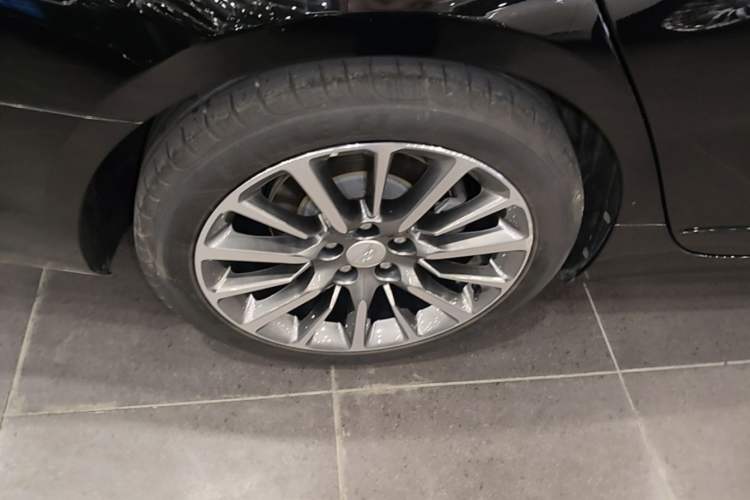 Used Cadillac CT6 2022 28T Prestige Edition Right Rear Wheel Hub