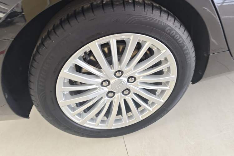 Used Cadillac CT6 2022 28T Fashion Edition Right Rear Wheel Hub