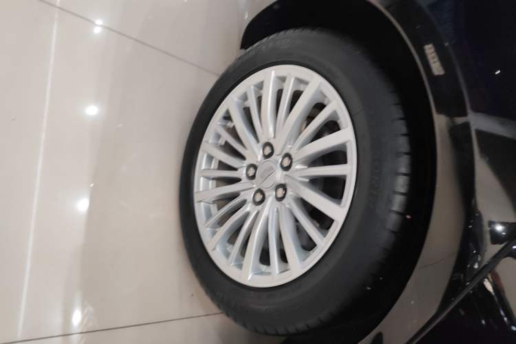Used Cadillac CT6 2022 28T Luxury Edition Right Rear Wheel Hub