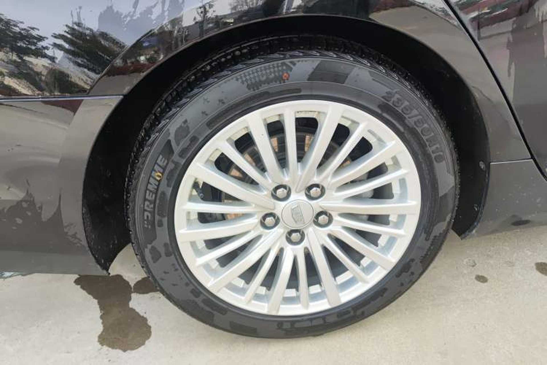 Used Cadillac CT6 2022 28T Luxury Edition Right Rear Wheel Hub
