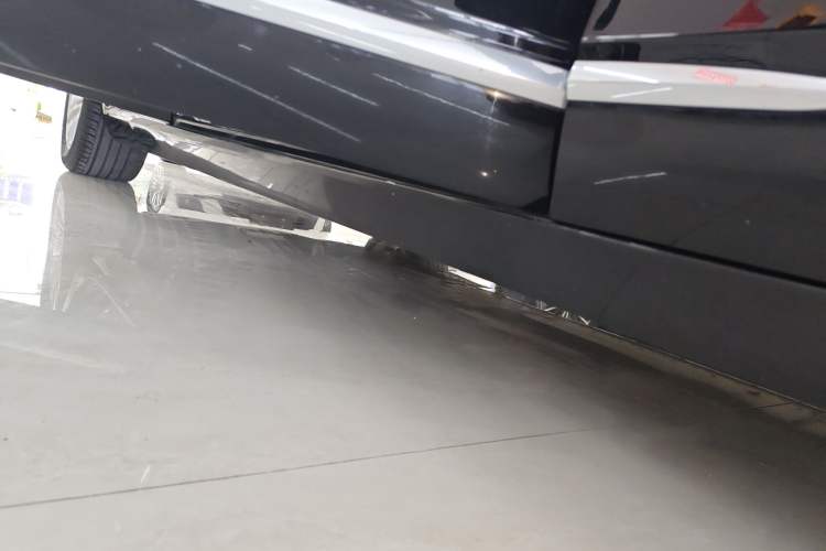 Used Cadillac CT6 2022 28T Fashion Edition Right Side Sill