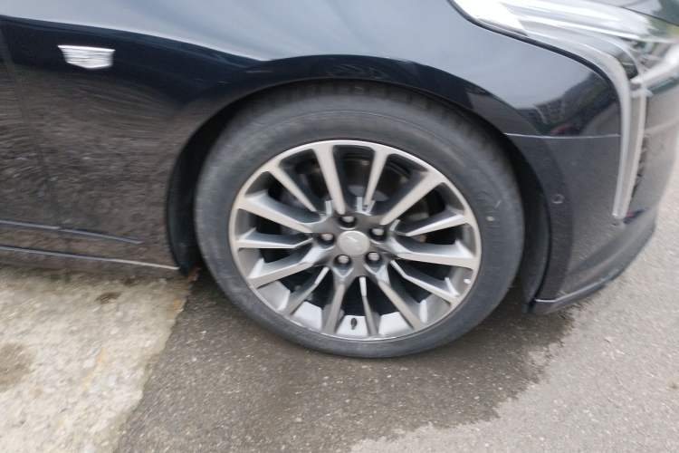 Used Cadillac CT6 2022 28T 120th Anniversary Limited Edition Right Front Wheel Hub