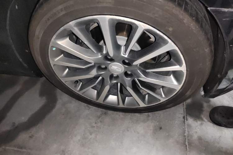 Used Cadillac CT6 2022 28T 120th Anniversary Limited Edition Right Front Wheel Hub