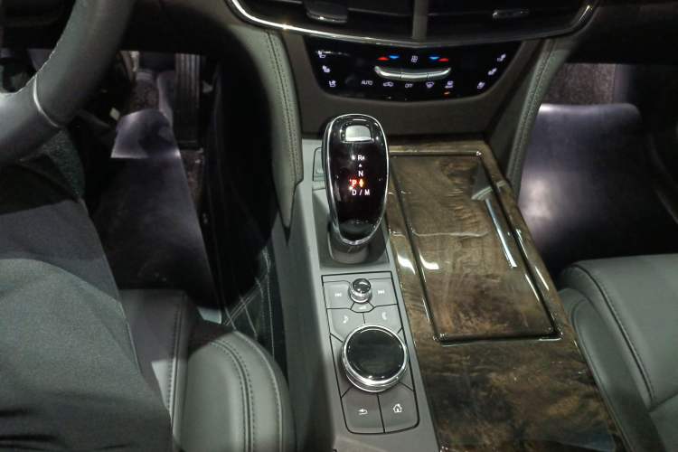 Used Cadillac CT6 2022 28T Luxury Edition Gear Lever