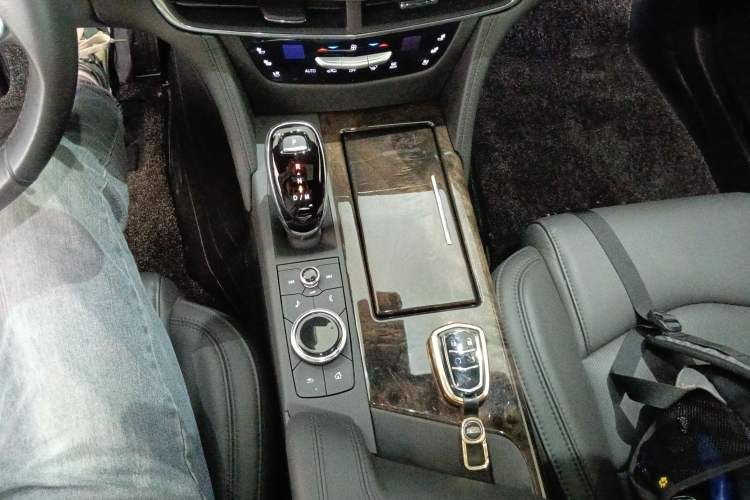 Used Cadillac CT6 2022 28T Luxury Edition Gear Lever