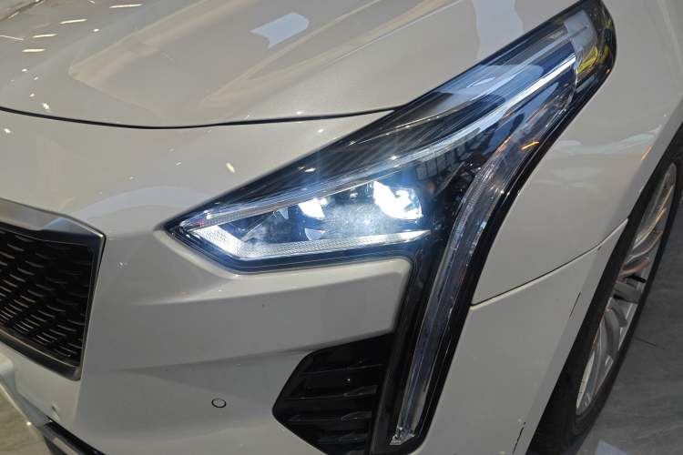 Used Cadillac CT6 2022 28T Luxury Edition Left Front Headlight