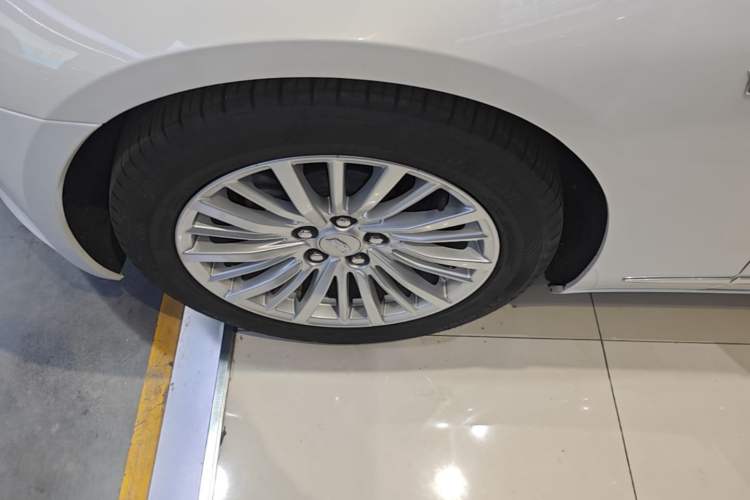 Used Cadillac CT6 2022 28T Luxury Edition Left Front Wheel Hub
