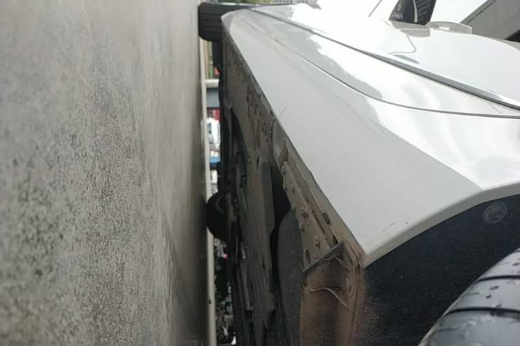 Used Cadillac CT6 2022 28T Luxury Edition Left Side Sill