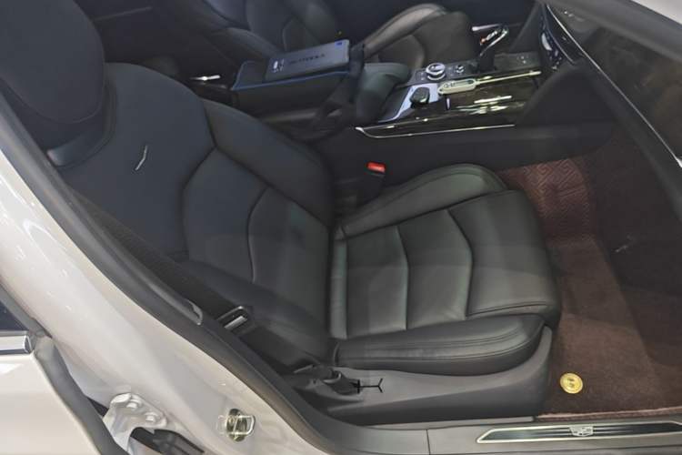 Used Cadillac CT6 2022 28T Luxury Edition Right Front Seat