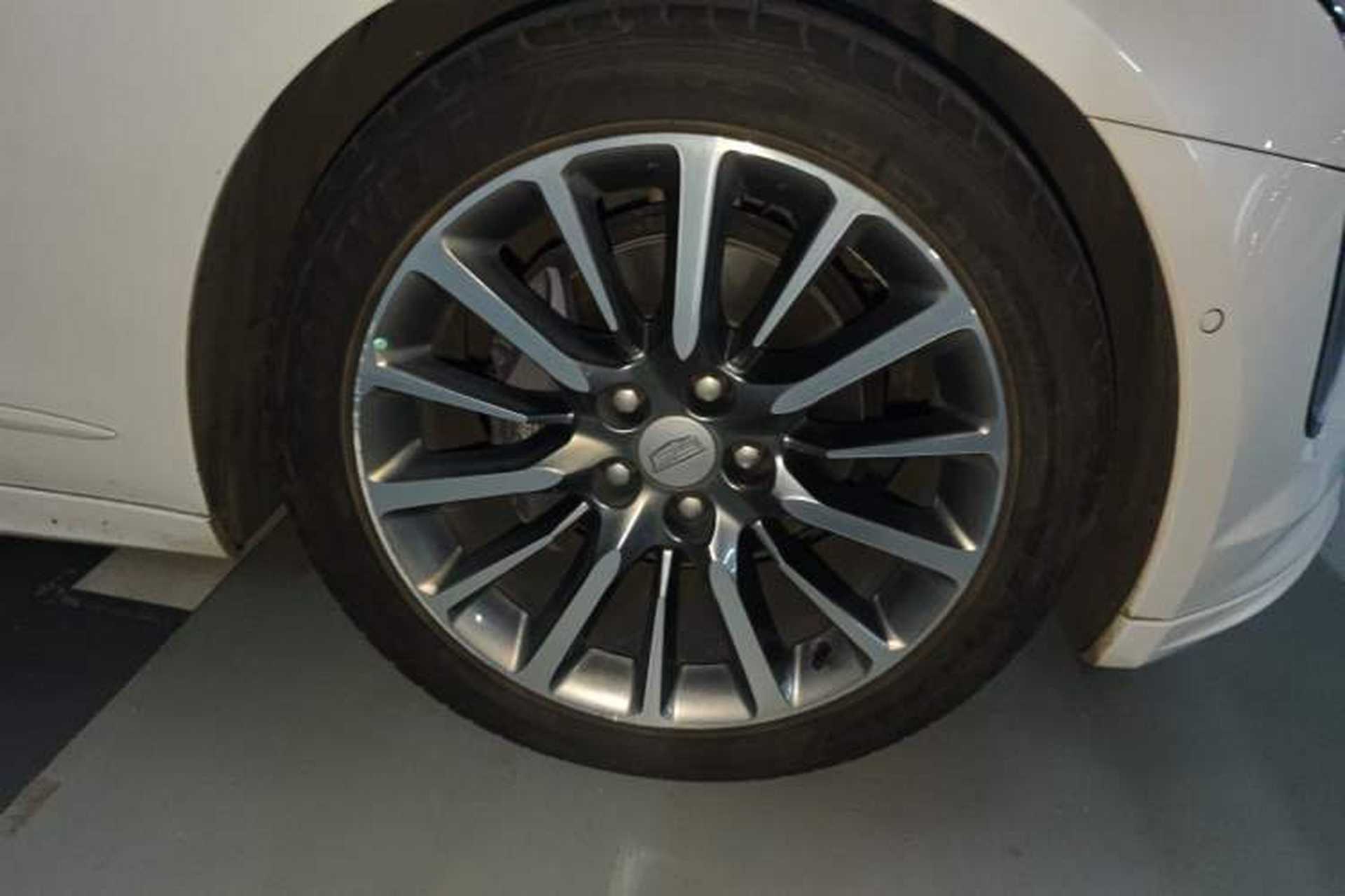 Used Cadillac CT6 2022 28T Prestige Edition Right Front Wheel Hub