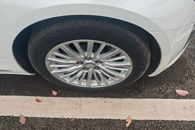 Used Cadillac CT6 2022 28T Luxury Edition Right Front Wheel Hub