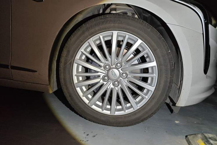 Used Cadillac CT6 2022 28T Fashion Edition Right Front Wheel Hub