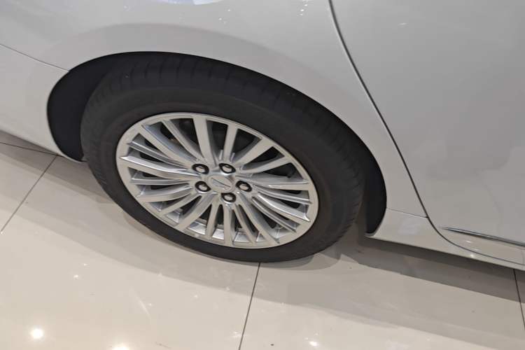 Used Cadillac CT6 2022 28T Luxury Edition Right Rear Wheel Hub