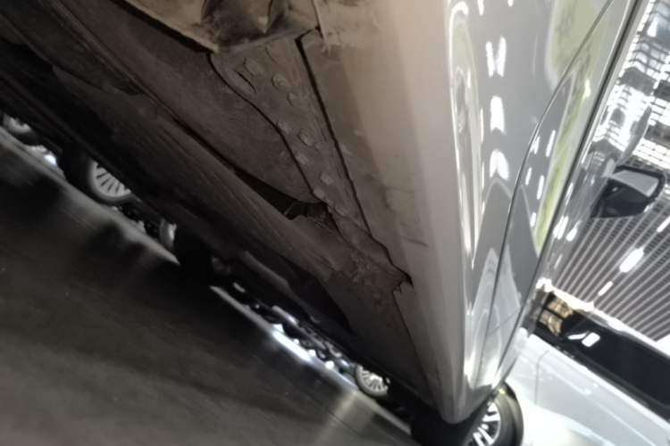 Used Cadillac CT6 2022 28T Prestige Edition Right Side Sill