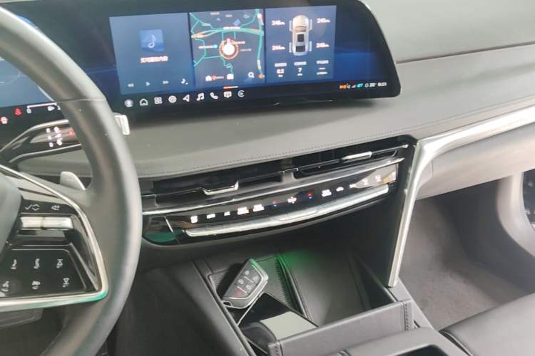 Used Cadillac CT6 2023 28T Platinum Edition Audio And AC Panel