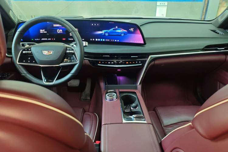 Used Cadillac CT6 2023 28T Platinum Edition Center Console